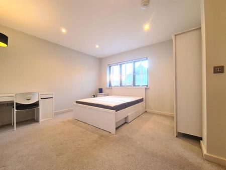 1 bedroom in a house share to rent - Photo 3