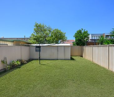 Stylish Entertainer's Duplex in a Lifestyle Location - Photo 3