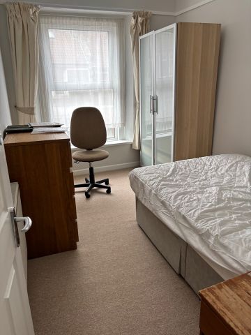 Room in a Shared House, Nags Head Hill, BS5 - Photo 4