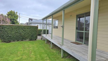 2 bedroom house with 1 bathroom - Photo 4