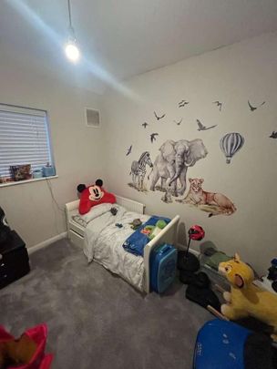 Dagnam Park Drive, Harold Hill, RM3 - Photo 1