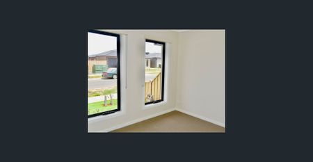 3 BEDROOM LOW MAINTENANCE HOME - Photo 4