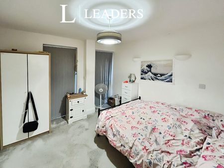 3 bedroom apartment to rent Harrington Drive, Nottingham, Nottinghamshire, NG7 - Photo 3