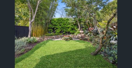 Stunning Architecture Meets Modern Living - Photo 4