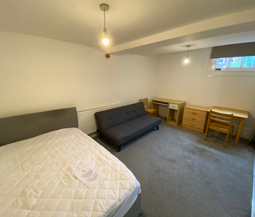 Flat 9, 221 Woodhouse Street, LS6 2UZ, Leeds - Photo 1