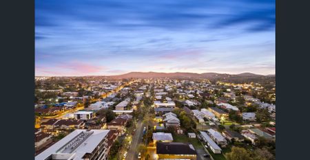 Modern Comfort & Convenience in the Heart of Toowong - Photo 3