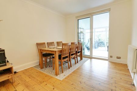 4 bedroom end of terrace house to rent - Photo 3