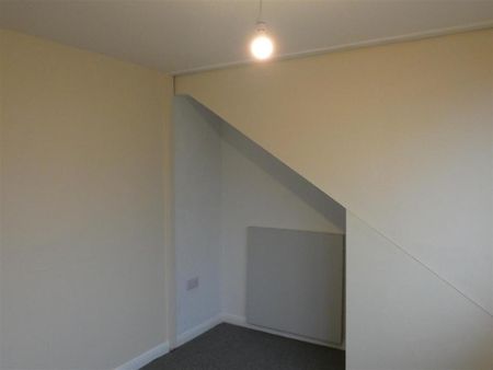3 bedroom semi-detached bungalow to rent - Photo 3