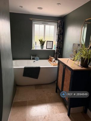 1 bedroom in a house share to rent - Photo 1