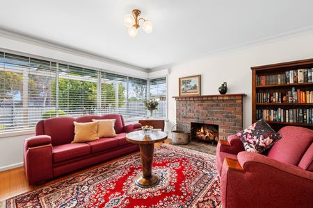 Modern Comfort Meets Convenience in Burwood East - Photo 2