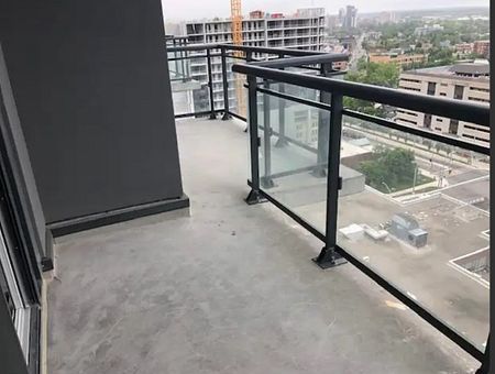 One plus den condo Waterloo - Photo 4