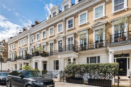 A brilliant studio flat in South Kensington with own kitchen and bathroom. - Photo 3