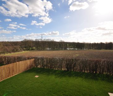 Beautifully Presented & Newly Built Detached House in White Colne - Photo 3