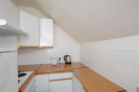 3 bedroom flat to rent - Photo 4