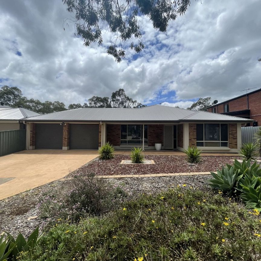 5 Bedroom Family Home - Photo 1