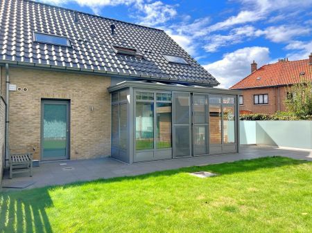 Halfopen woning met 3 slaapkamers, garage en tuin in doodlopende straat! - Foto 5