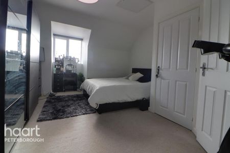 4 bedroom semi-detached house to rent - Photo 5