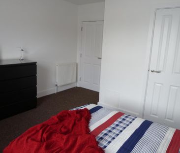 1 bedroom in a house share to rent - Photo 4