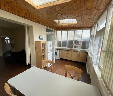 3 bedroom apartment to rent - Photo 3