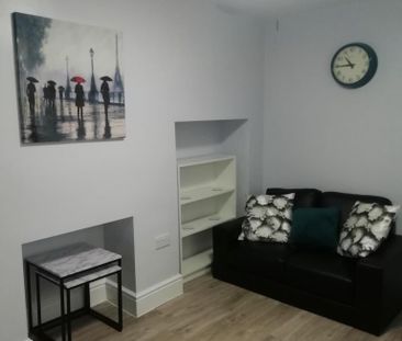 6 bedroom terraced house to rent - Photo 3