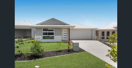 Brand New 4 Bedroom Family Home - Great Location - Photo 2