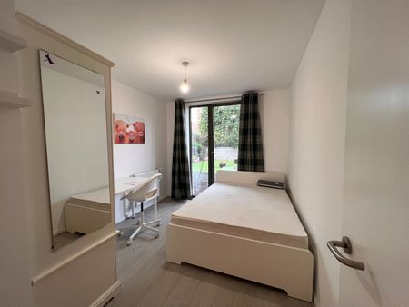 3 Bed Flat, Charford Road, E16 - Photo 3