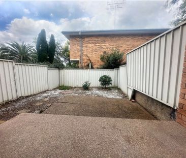 Spacious 3 Bedroom Townhouse in Prime Blacktown Location - Photo 1