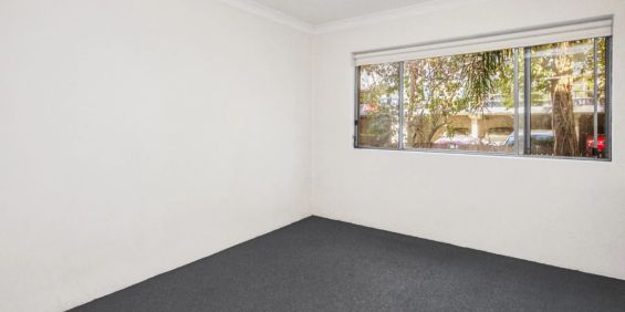 Large unit in central location - Photo 3