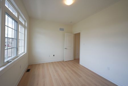 For Lease - 72 Boccella Crescent, Richmond Hill, Ontario - Photo 5