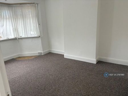 3 bedroom end of terrace house to rent - Photo 2