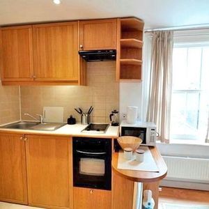 Studio to rent - Photo 2