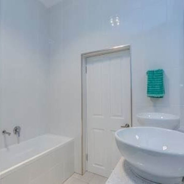 3-bedroom shared house / townhouse, Park Terrace - Photo 2