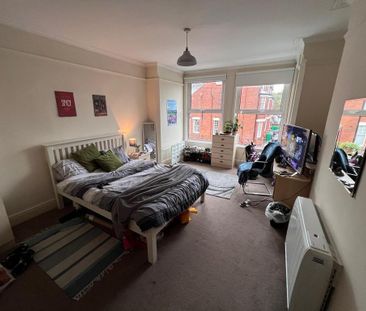 8 bedroom end of terrace house to rent - Photo 4