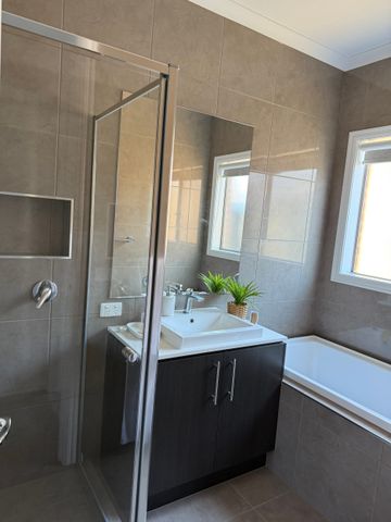 Melton South - Photo 2