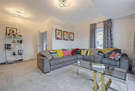 5 bedroom detached house to rent - Photo 2