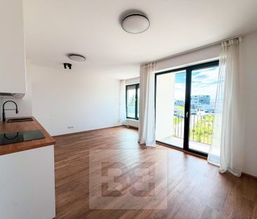 Pronájem bytu 1+kk a garsoniéry 34 m² - Fotografie 1