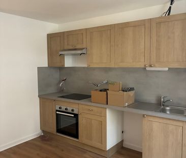 Location Appartement 3 pièces 37m² CHARLIEU 42190 - Photo 2