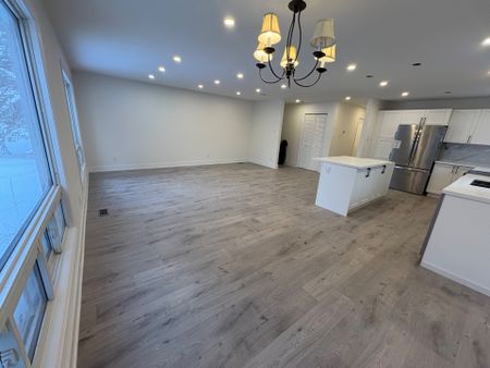 For Lease - 3 Highcroft Road, Barrie, Ontario - Photo 2