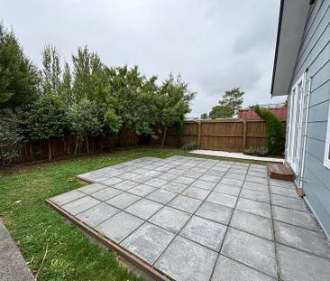 Stand alone 3BR home with double garage - Photo 6