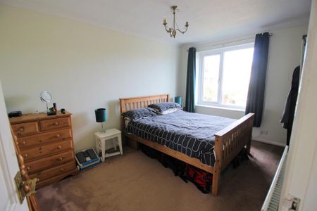 3 bedroom semi-detached house to rent - Photo 3