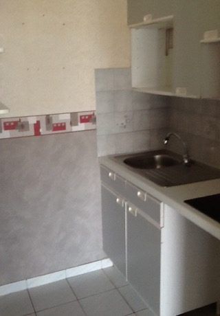 Location Appartement 1 pièce 46m² LES SABLES D OLONNE 85100 - Photo 4