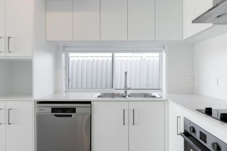 2 BEDROOM DUPLEX - Brand New! - Photo 5
