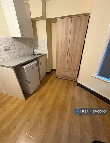 Studio to rent - Photo 5