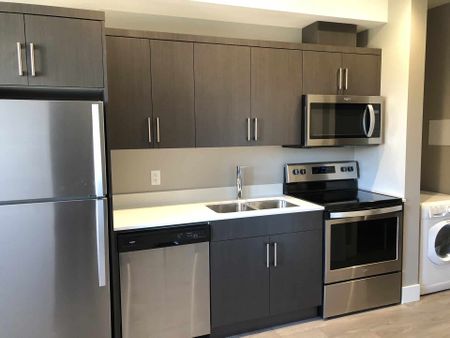 Avail. May.1st: Top Floor – Studio, Cambridge House - Photo 4