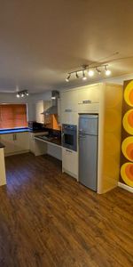 3 bedroom flat to rent - Photo 3