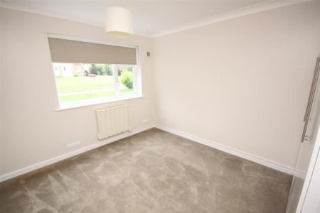2 bedroom ground floor flat to rent - Photo 3