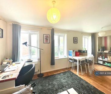 2 bedroom flat to rent - Photo 2