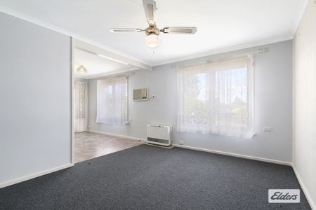 558 Green Place - Photo 2