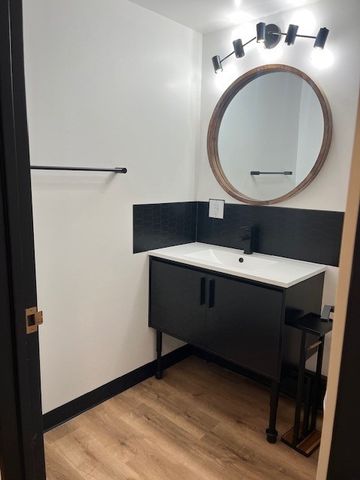 2 BDRM/1 BATH - 630 8TH ST E - Available DEC 1 - Photo 3