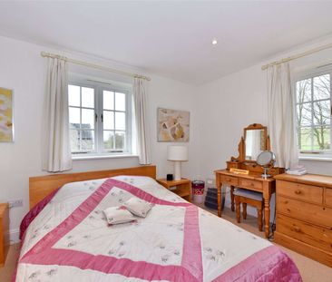Charming four-bedroom family home in the village of Kineton. - Photo 4